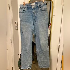 Abercrombie Curve Love Ultra High Rise 90s Straight Leg Jean